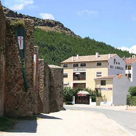 Hostal Restaurante La Muralla Canete  Exterior photo