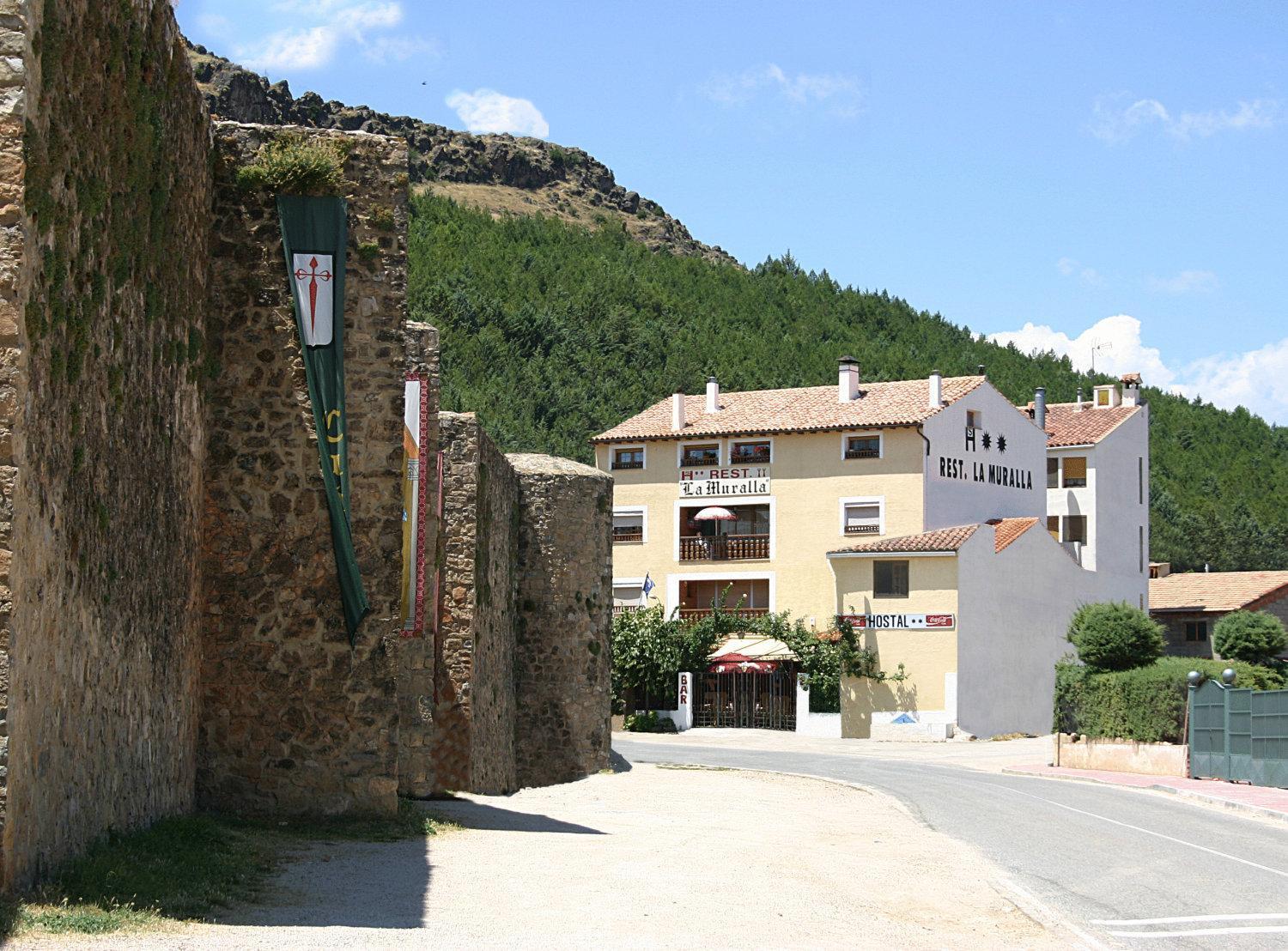 Hostal Restaurante La Muralla Canete  Exterior photo