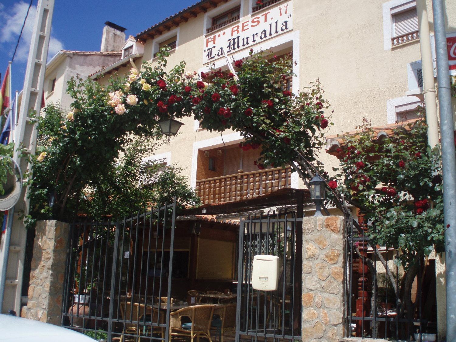 Hostal Restaurante La Muralla Canete  Exterior photo