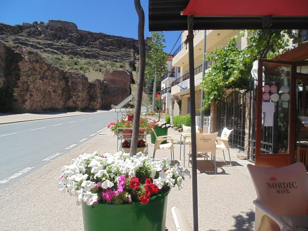 Hostal Restaurante La Muralla Canete  Exterior photo